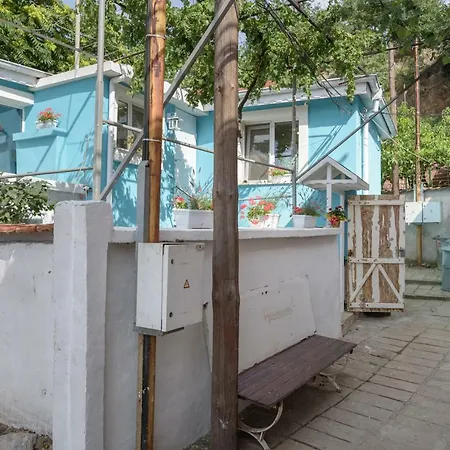 Alyosha Hill House, Central Holiday home *